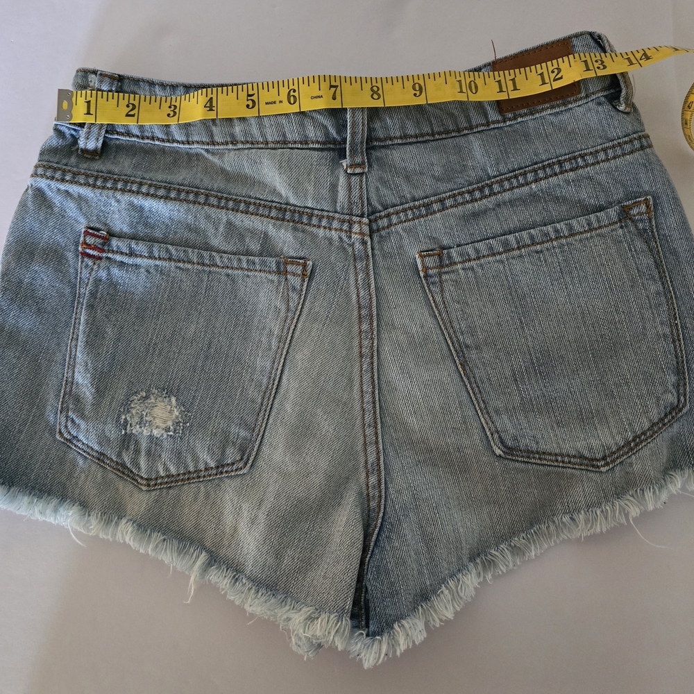 BDG High Rise Dree Cheeky Blue Distressed Jean Shorts Frayed Hem Size 27 - Picture 8 of 9